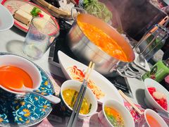 -尚尚仙·酸汤猪手·猪肚鸡火锅(华联万柳购物中心店)