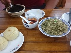 肉包子-三羊居食府(文艺路店)