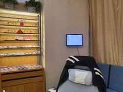 -优医视平价眼镜蔡司依视路折扣工厂店(十里堡店)