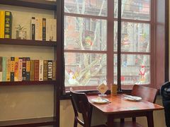 靠窗位-付小姐在成都(中山公园店)