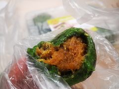艾叶咸蛋黄肉松青团-王家沙点心店(南京西路总店)