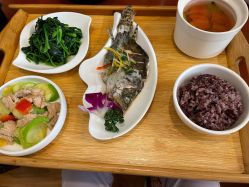 -卓玥国际月子会所(罗山路店)