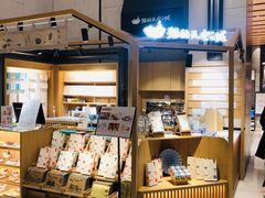 面包甜点陈列柜-猫的天空之城概念书店(苏州诚品店)