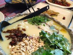 -香巴拉云南餐厅(华莱坞店)