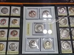 -毛泽东像章珍藏馆