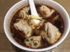 招牌红汤辣-笑来喜馄饨小笼工坊店(湖滨街店)