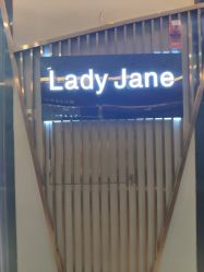 -Lady  Jane高端婚纱礼服馆