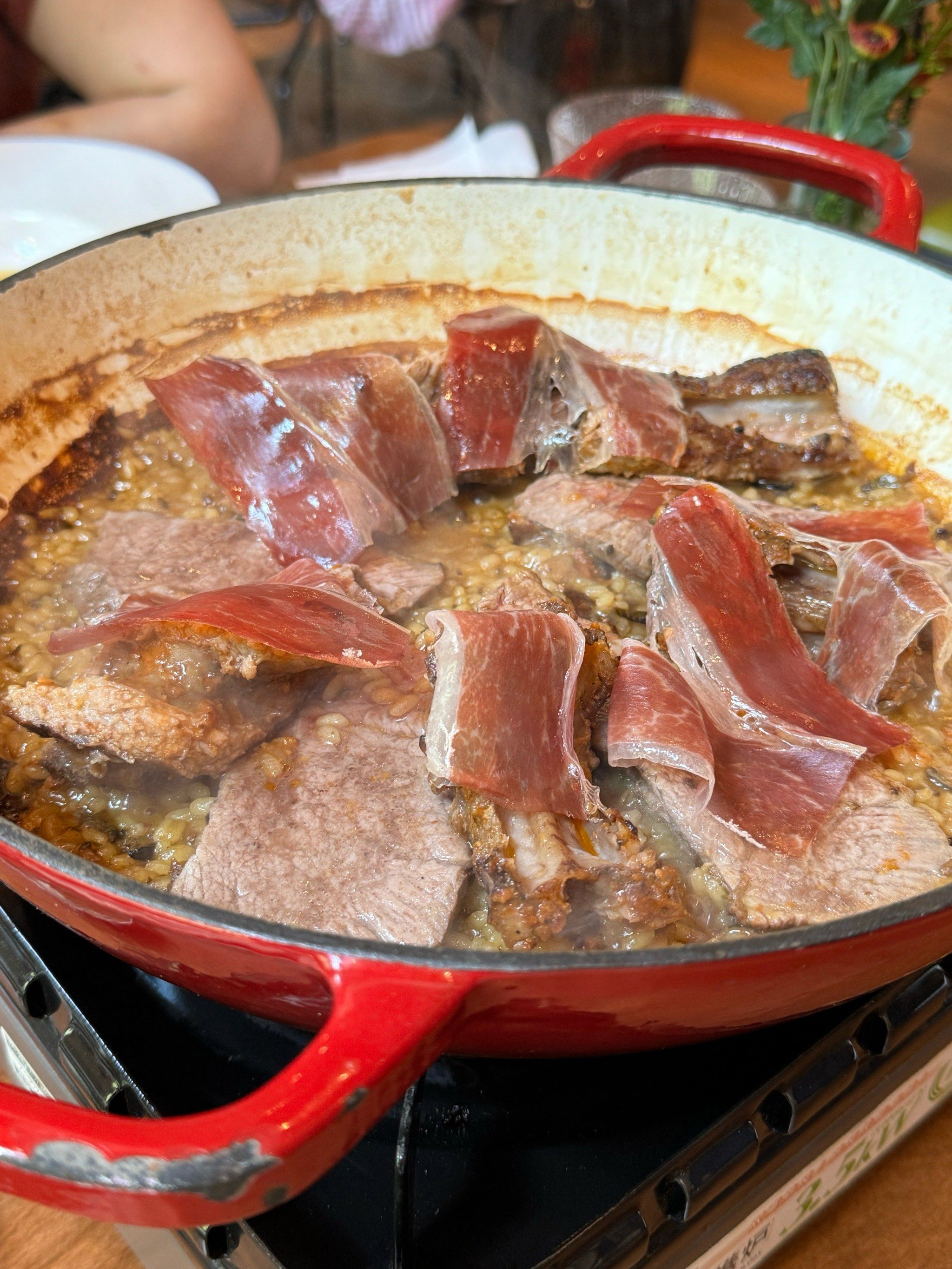 在个西班牙餐馆吃当季的各类牛肝菌火锅