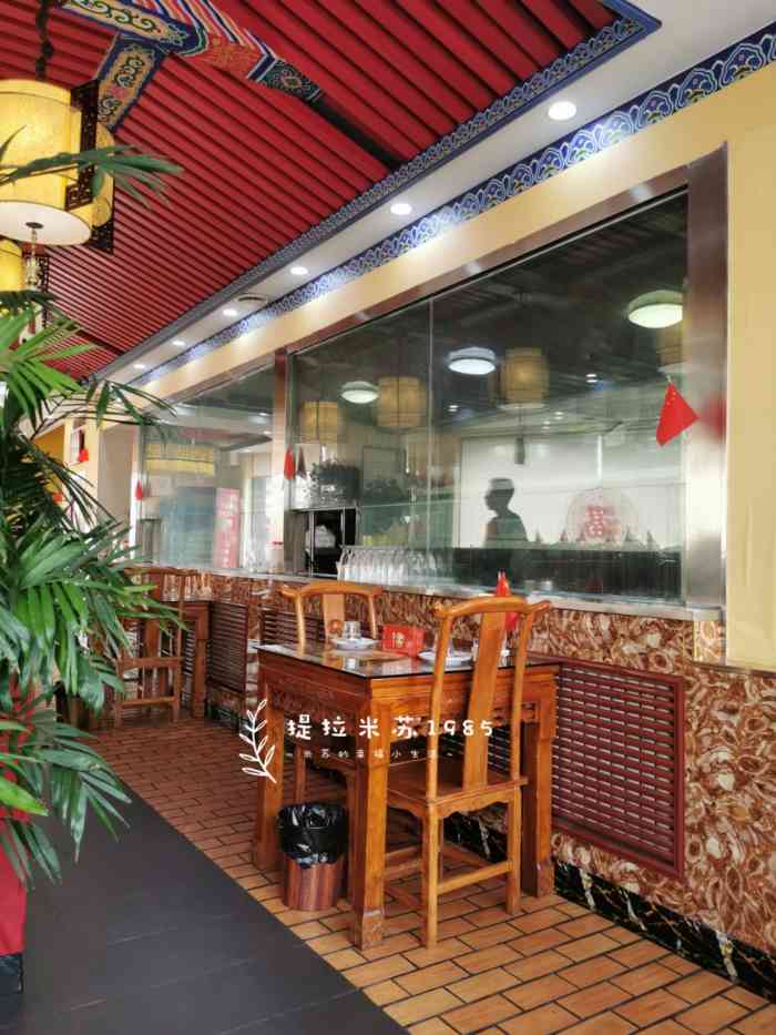 鸿福饺子(富水北路店)-"量还可以,好吃的挺多的,就是服务员不太多.