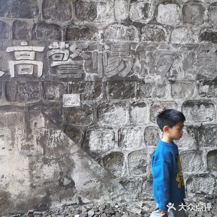 火车道徒步，隧道探险，顿时感慨，应该好好学学拍照了[调皮]