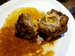 鸭蛋黄狮子头-梅飞酒家(桑园路店)