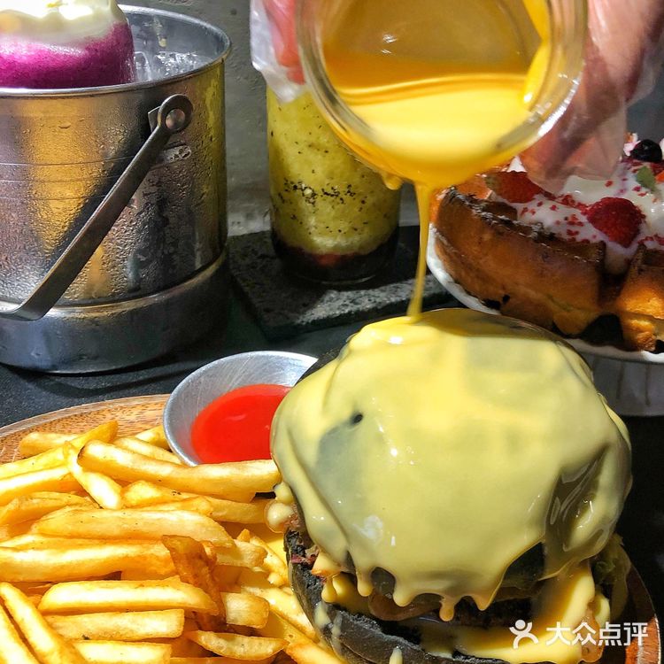 藏在沙坡尾小巷的老牌汉堡店🍔 味道真的绝