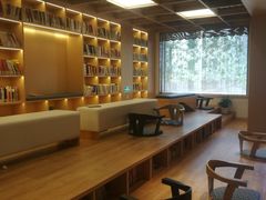 -漕河泾街道图书馆(漕河泾社区文化活动中心店)