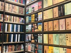 -钟书阁(群光广场店)