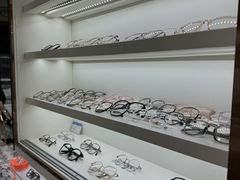 -翰佐蔡司小乐圆·依视路星趣控·暴龙眼镜折扣店
