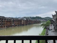 -临江餐馆二楼美食部落