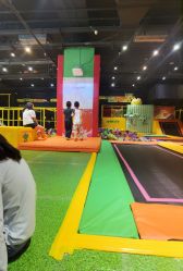 -蹦蹦跳跳(新奥购物中心店)