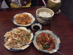 -Cuc Gach Quan Restaurant