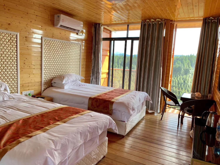 高春山庄-"跟着公司一起来这里做身体保养,进行肝胆排.