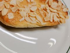 杏仁片餐前包-93Club·法餐厅