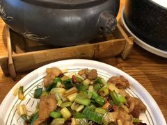 -云海肴·汽锅鸡·云南菜(天山百盛优客店)