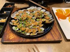 铁板花甲-何师烧烤Pro ·江湖川菜·小龙虾·精酿(太古里旗舰店)
