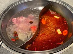 鸳鸯锅-羊来顺冰煮鲜羊 铁锅烀羊肉(中央大街店)