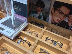 -豪门视光·星趣控·蔡司依视路眼镜代理商(中央大街店)