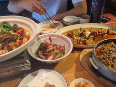 -帅巴人舅母子腊蹄民俗村