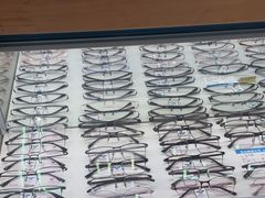 -宝岛眼镜连锁·蔡司·依视路合作门店(红太阳商业广场店)