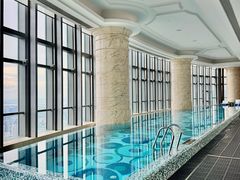 -珠海瑞吉酒店游泳池