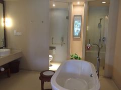 三亚亚龙湾华宇度假酒店(原三亚华宇皇冠假日酒)-三亚亚龙湾雅高美爵酒店
