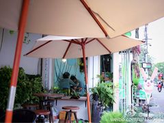 -莓园冰淇淋店