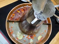 -果松木炭酸菜铜火锅·外婆参鸡汤