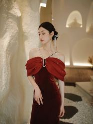 -曼青婚纱礼服馆