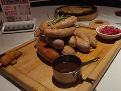 烤肠拼盘-俄士厨房(环球港店)
