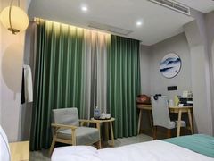 -宸玥酒店(成都西南财大地铁站店)