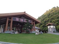 -英德宝晶宫天鹅湖茶语温泉