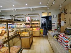 面包甜点陈列柜-玛尔哈巴·塔塔尔糕点(华侨小区店)