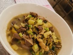 酸菜鸡杂煲-粤·向群饭店(龙津东路总店)