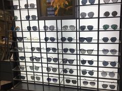 -回瑞眼镜·蔡司·依视路官方授权店(广益路万达店)