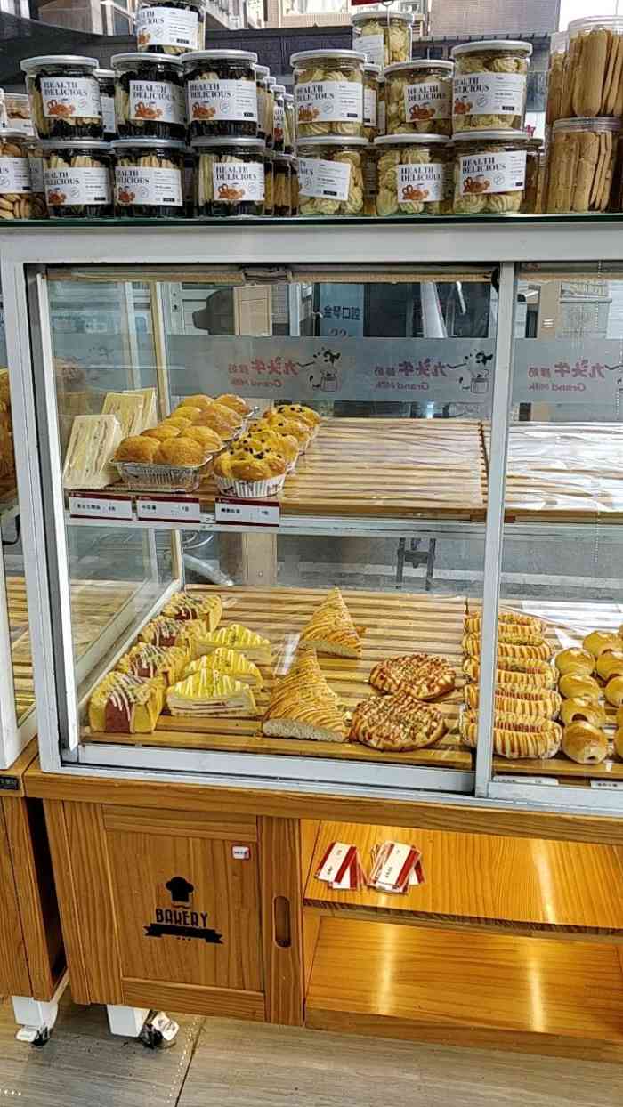 九头牛鲜奶(橡树林店)-"还是不错的,挺干净的,希望蛋糕点心的品种.