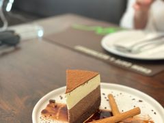 -Chom Cafe and Restaurant
