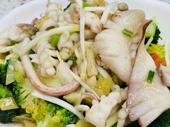 西兰花炒鲜鱿-新辉港式茶餐厅(北栅店)