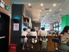 -星巴克(上海虹桥新天地二店)