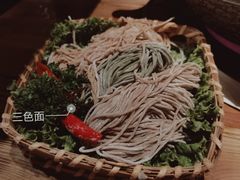 -湊湊火锅·茶憩(杭州湖滨银泰in77店)