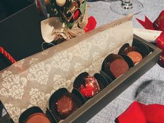 巧克力-弦月窗LUNETTE BY AMANDA(复兴路店)