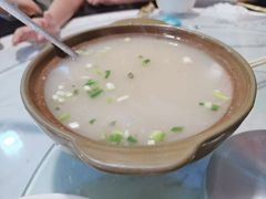 砂锅龙骨萝卜汤-百年粉蒸牛肉