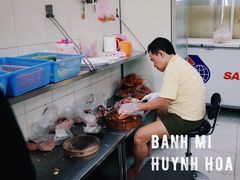 -Bánh Mì Huynh Hoa