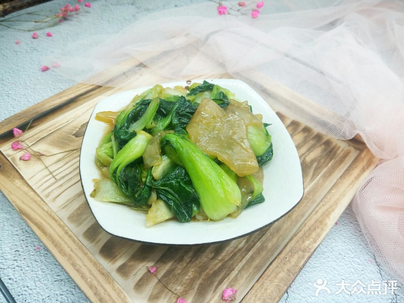 快手家常菜，粉皮炒青菜，粉皮滑溜又筋道！